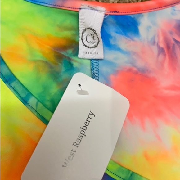 NWT Medium Tie Dye Top - Picture 2 of 3
